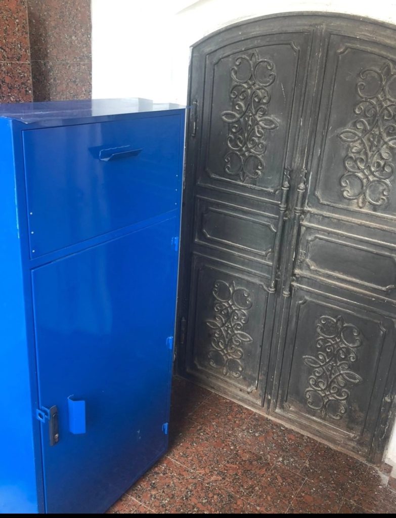 ⚡️На территории собора установлен контейнер для приёма вещей.⚡️