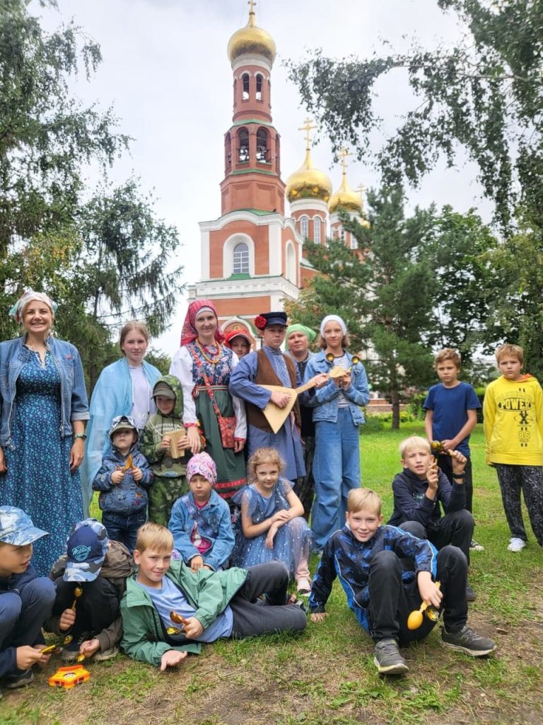 ДЕТСКИЙ ЛАГЕРЬ ПРИ ХРАМЕ